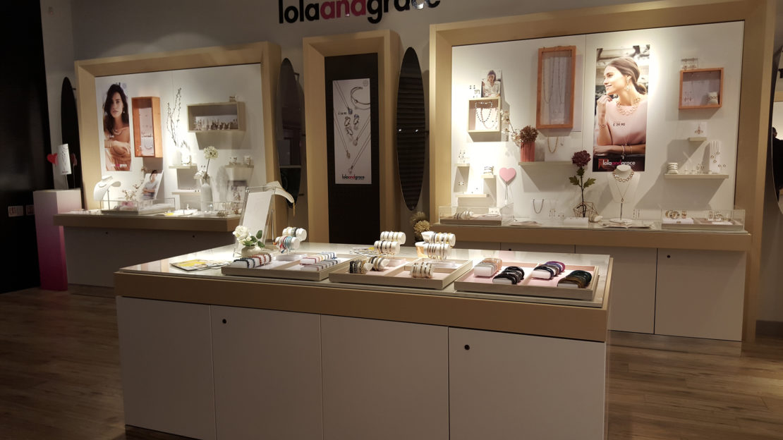 Lola & Grace – In Store graphics